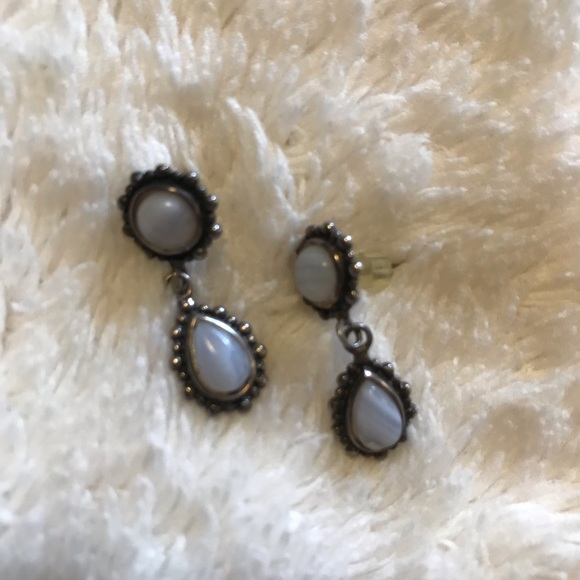 Vintage Jewelry - Vintage drop earrings pierced 1” drop